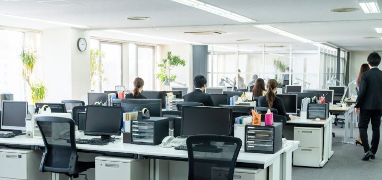 Η Ευρωπαϊκή Ένωση ψάχνει 1.490 υπαλλήλους: 5.010 ευρώ το μήνα χωρίς εμπειρία – Πώς να κάνεις αίτηση