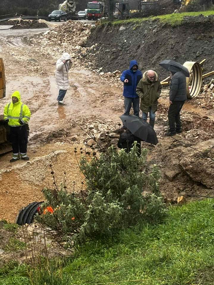 ΠΩΣ ΦΤΙΑΧΝΕΤΑΙ Η ΠΑΡΑΚΑΜΨΗ:  Με βροχή και λάσπη για να ανοίξει η 111