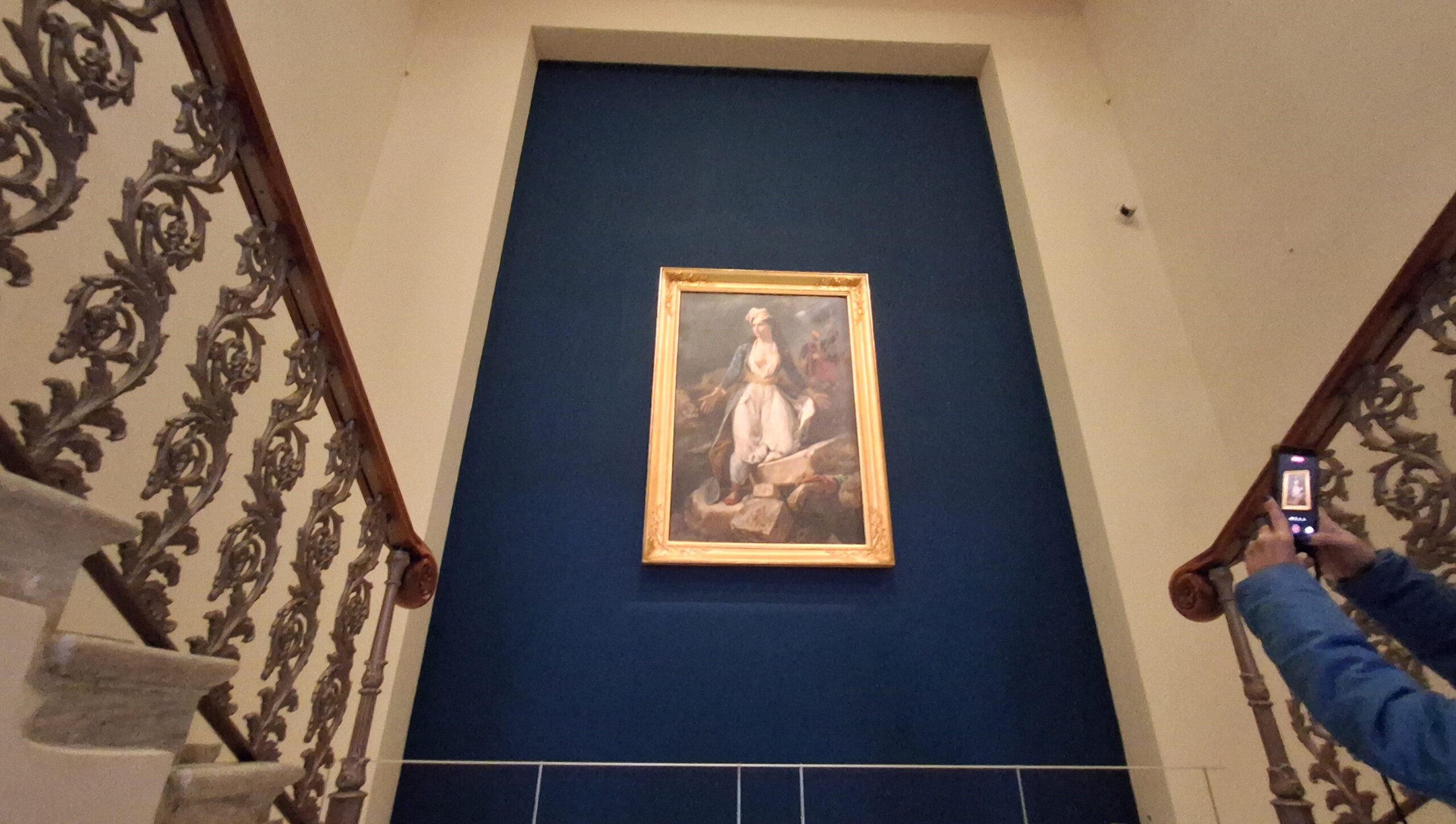 Μια αλληγορική, σχεδόν ιεροπρεπής εικόνα! Ο εμβληματικός πίνακας του Ευγένιου Ντελακρουά παρουσιάστηκε στο Μεσολόγγι