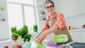 Πατήσατε τα 50; Βάλτε αυτά τα 8 τρόφιμα στο πιάτο σας – Κάνουν θαύματα