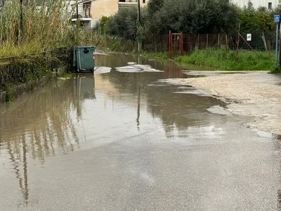 Πάτρα: Πότε θα βουλώσετε τους οχετούς; 4β