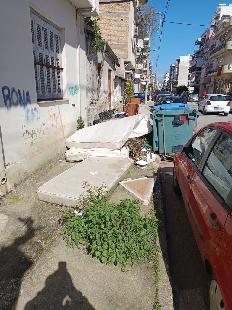 Πάτρα: Το "χάλι" κοντά στην λαϊκή 6