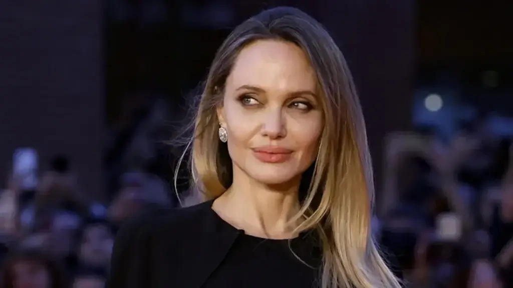 angelina-jolie-15122025-1200x675