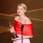 Όσκαρ 2026: Jessie Buckley – «Θα ήθελα να αφιερώσω αυτό το βραβείο στο όμορφο χάος της καρδιάς μιας μητέρας».