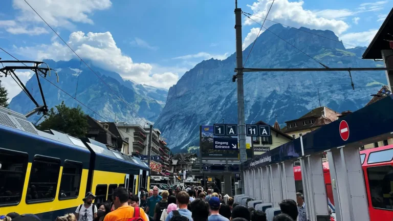 Η κυβέρνηση της Ελβετίας κάλεσε τους πολίτες να απορρίψουν σχέδιο για μείωση του πληθυσμού