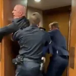 Επεισόδιο στο Καπιτώλιο με διαδηλωτή κατά του πολέμου στο Ιράν: Του έσπασαν το χέρι και τον έβγαλαν σηκωτό με τη βοήθεια γερουσιαστή, δείτε βίντεο