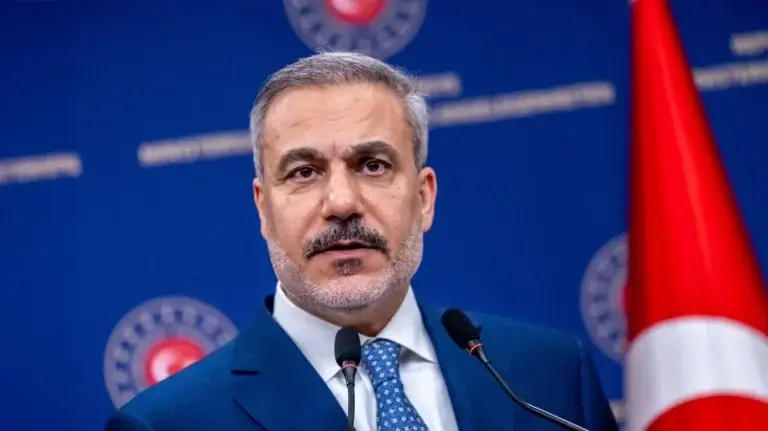 Στροφή Φιντάν: Λάθος η επίθεση του Ιράν στις χώρες του Κόλπου, ούτε λέξη για το Ισραήλ