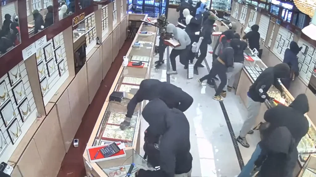 maketa-lhsteia-kosmhmatopwleio