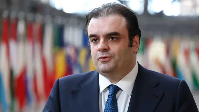 Πιερρακάκης στο Reuters: Η Ευρώπη να δράσει γρήγορα για την προστασία οικονομιών και τιμών ενέργειας